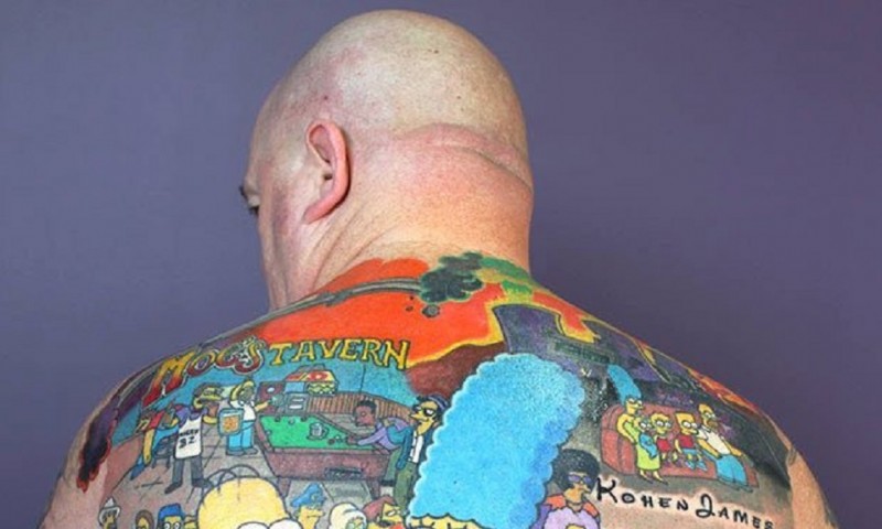 El hombre que más tatuajes tiene de Los Simpson gana el Récord Guinness -  CABROWORLD
